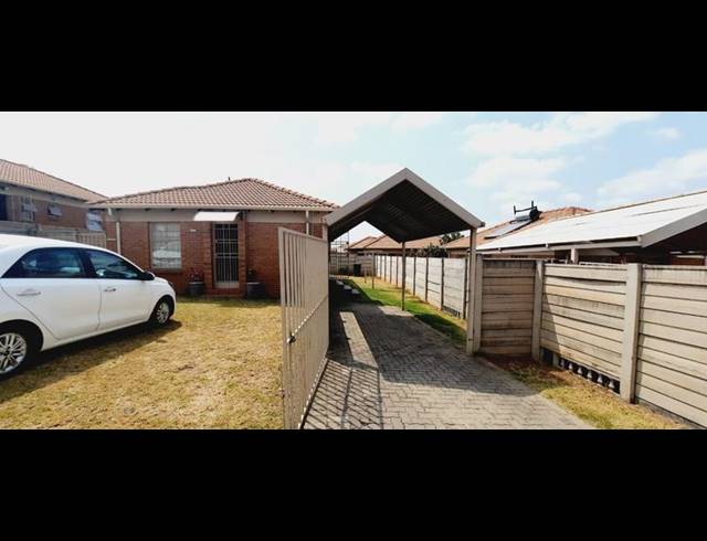 3 BEDROOM TOWNHOUSE FOR SALE IN OLIEVENHOUTBOSCH